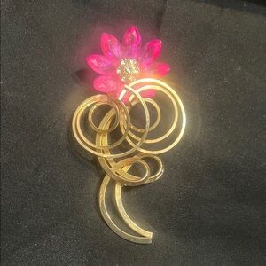 Elegant Gold and Pink Floral Brooch